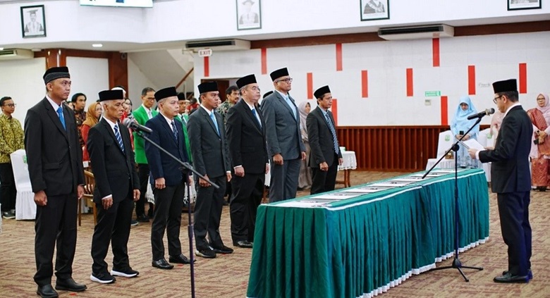 sejumlah-direktur-dan-kepala-kantor-unand-dilantik,-hary-efendi-jadi-kepala-kantor-humas