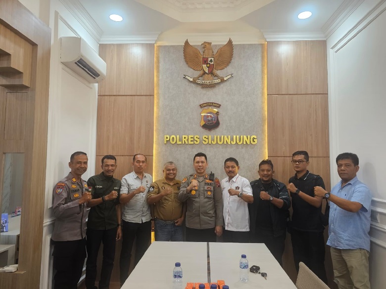 pwi-sijunjung-audiensi-dengan-kapolres-dan-jajaran