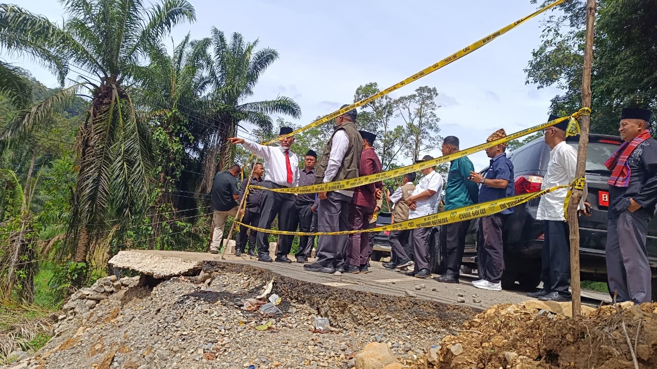 gubernur-sumbar-minta-bws-sumatera-v-segera-turunkan-alat-berat-untuk-menormalisasi-sungai-terdampak-bencana