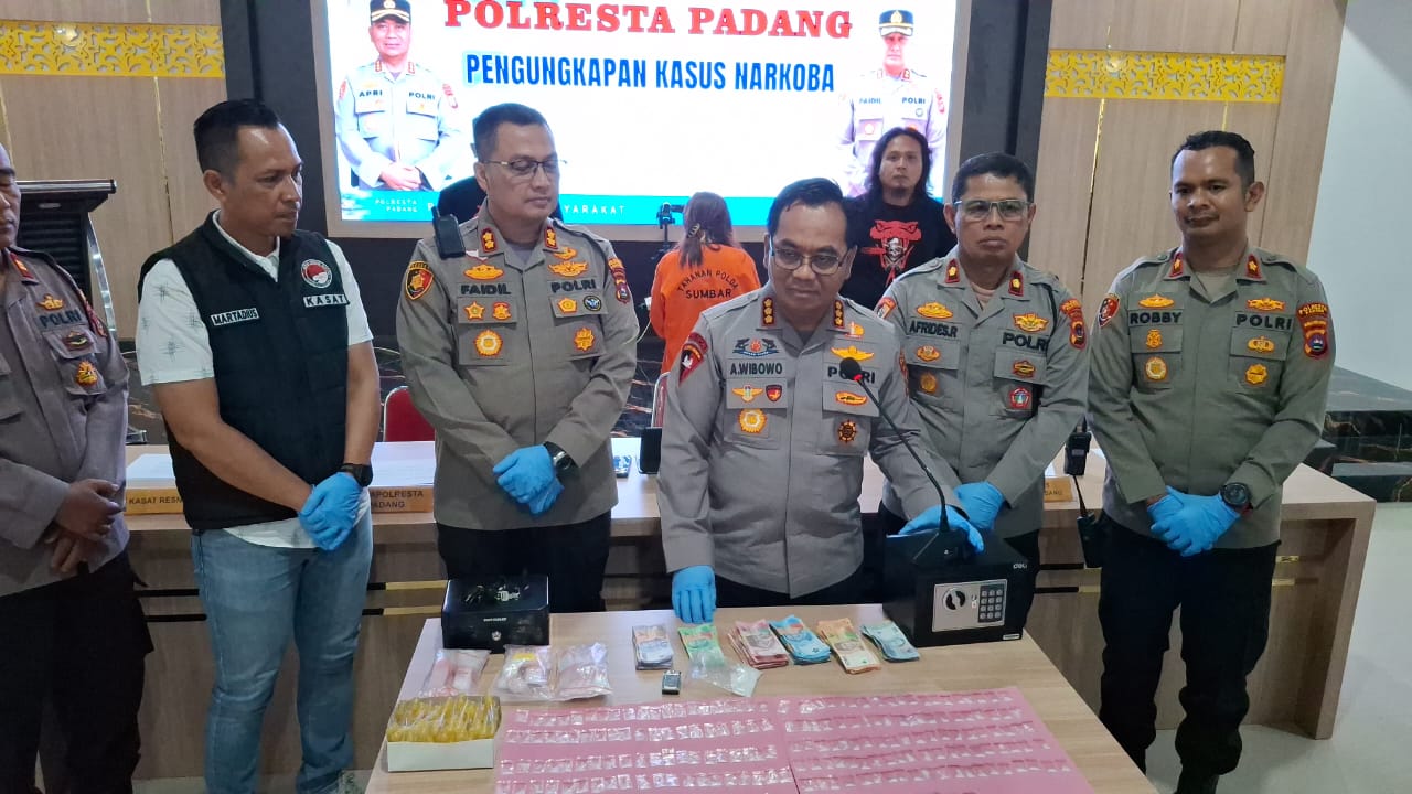 gawat-perempuan-di-pasar-gaung-jadi-pengedar-narkoba,-211-paket-sabu-ditemukan