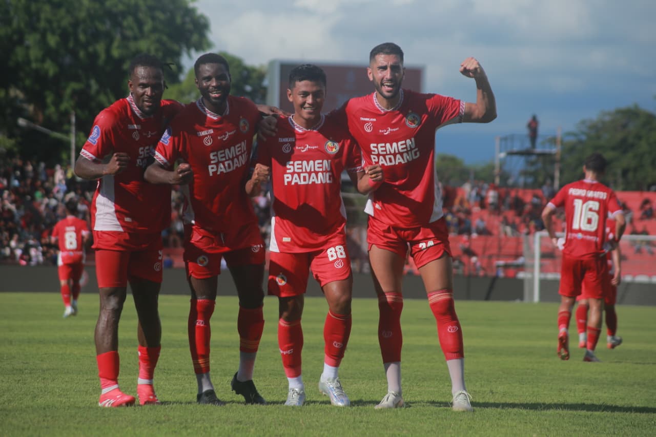 kalah-2-3-dari-persis,-ruang-ganti-semen-padang-fc-memanas,-pemain-ini-diminta-cabut-oleh-dejan-antonic