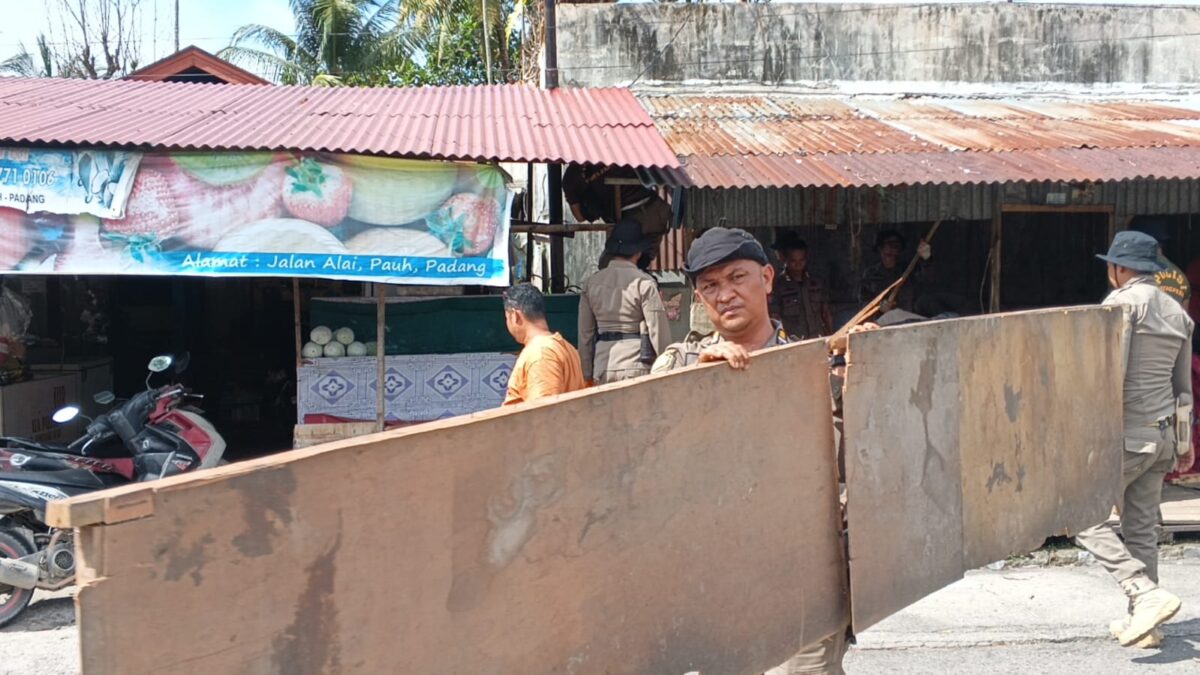 5-bangunan-liar-dibongkar,-ganggu-fungsi-fasum