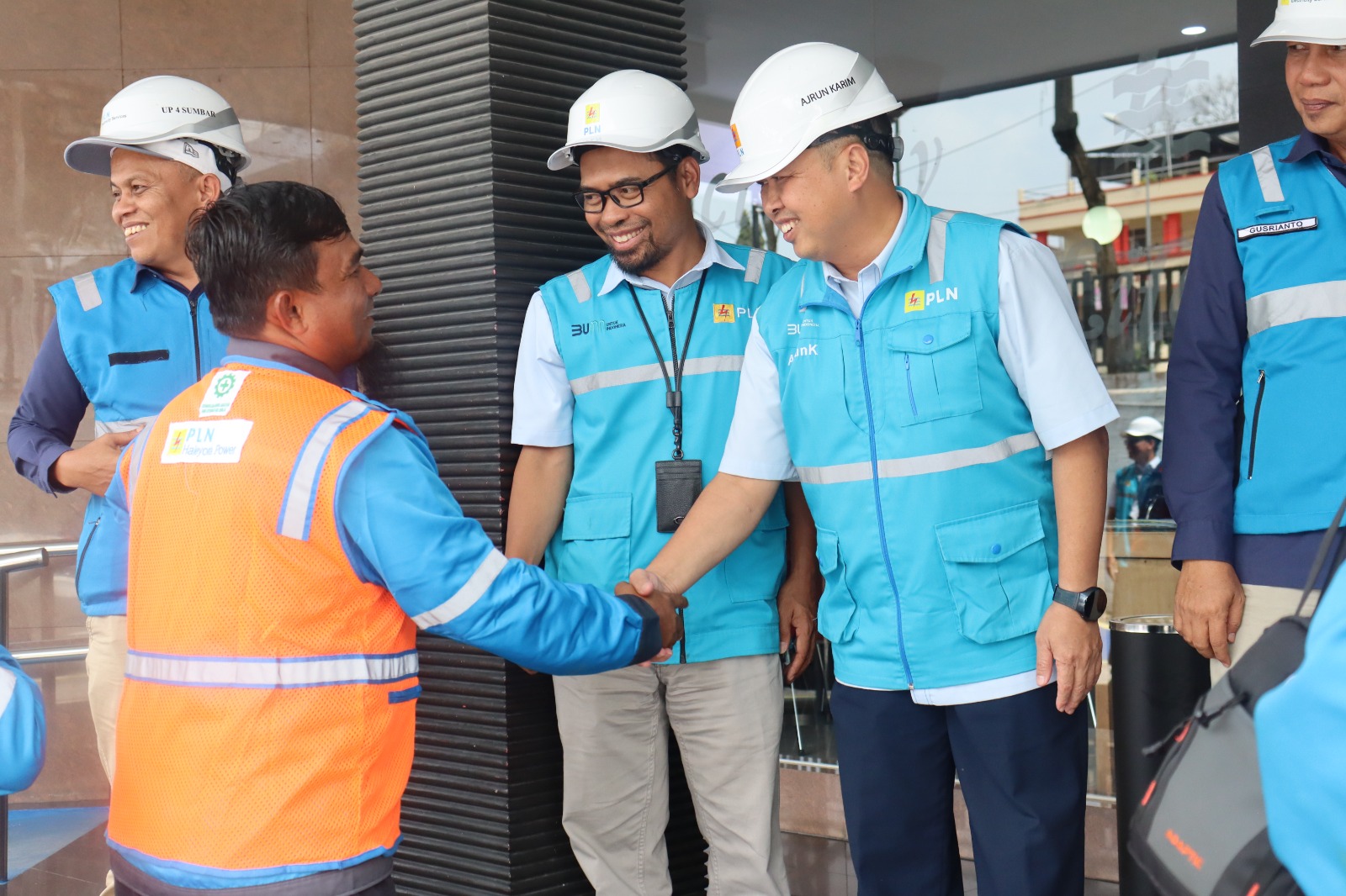 pln-apresiasi-relawan-pulihkan-kelistrikan-aceh,-bangkitkan-harapan-warga