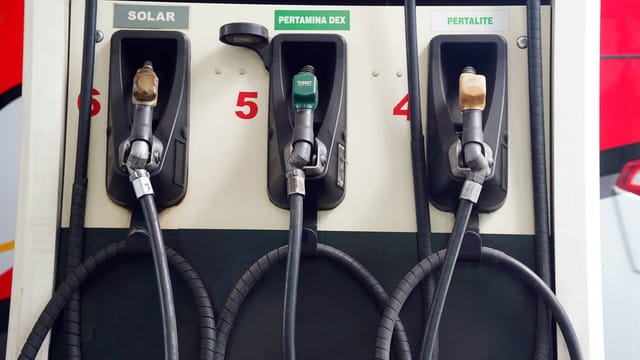 pemerintah-bakal-akhiri-impor-solar-dan-avtur