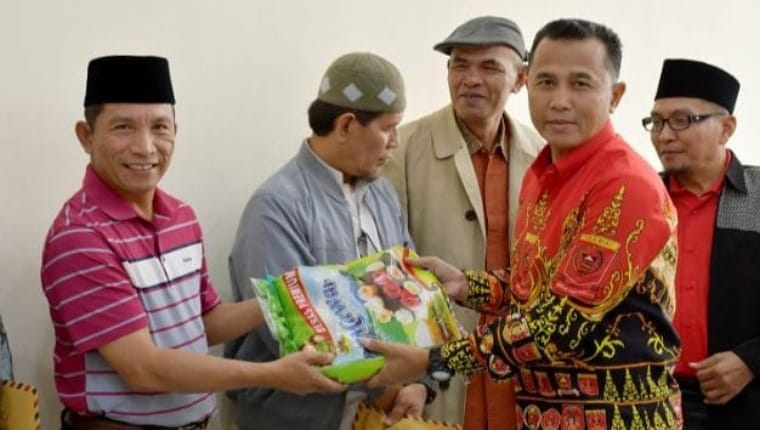 terima-bantuan-dari-ikla-rgs-riau,-camat-palupuah-agam-ucapkan-terima-kasih