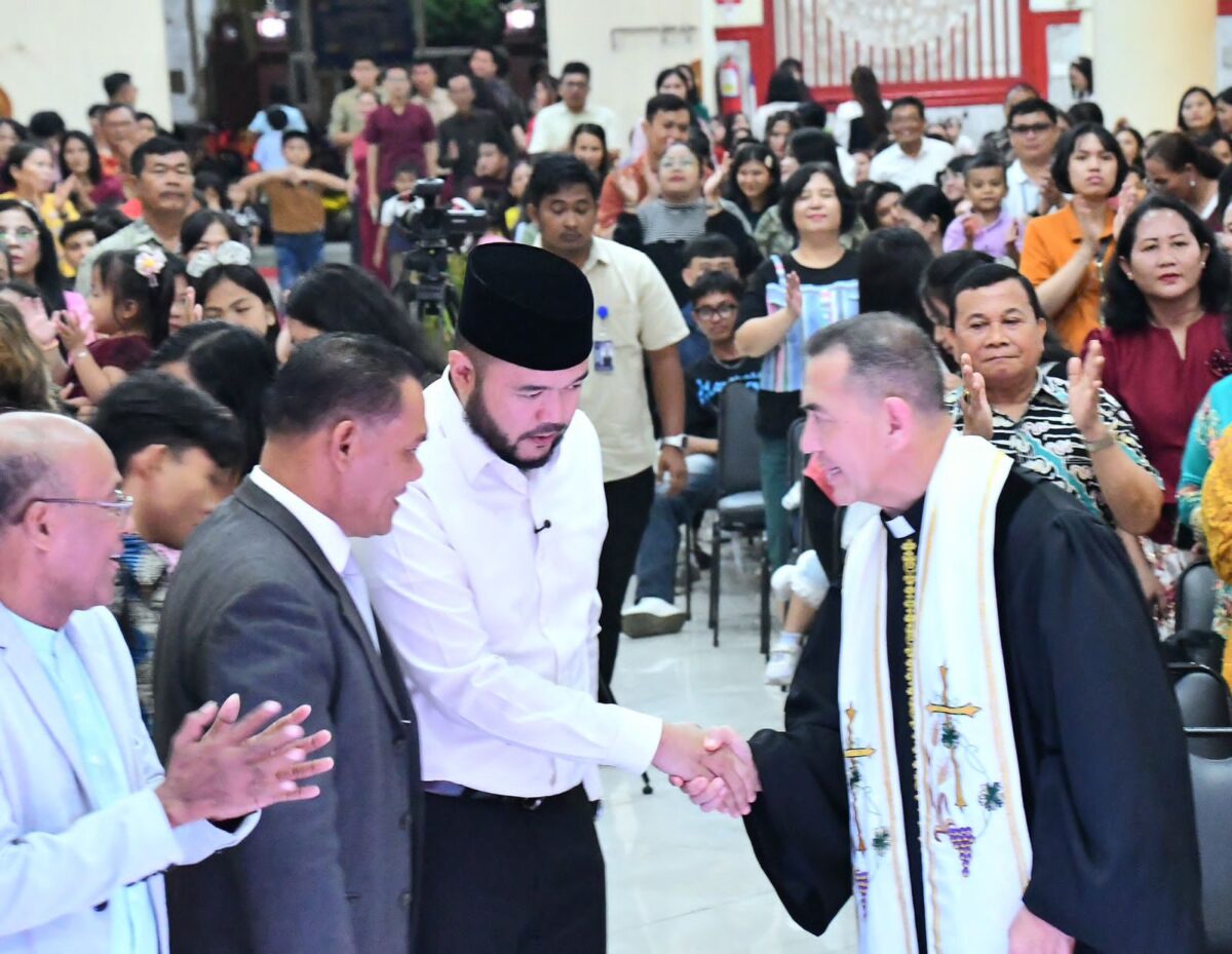 padang-kota-toleransi-dan-dukung-kebersamaan,-fadly-amran-tinjau-pelaksanaan-ibadah-pgiw