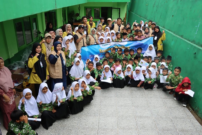 pulihkan-senyum-anak-pascagalodo,-uin-bukittinggi-terjunkan-tim-trauma-healing-ke-malalak