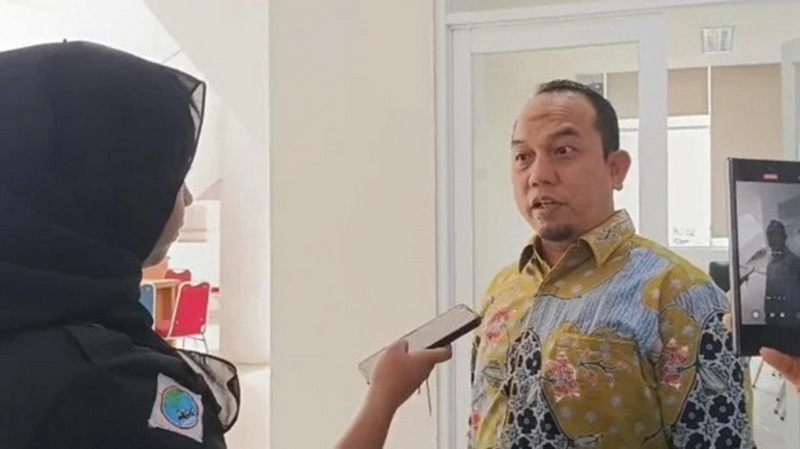 jalan-rusak-di-padang-dikeluhkan-warga,-ketua-dprd-muharlon-desak-dinas-pupr-bertindak-cepat