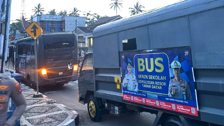 polres-tanah-datar-launching-‘bus-senin-sekolah-gratis’
