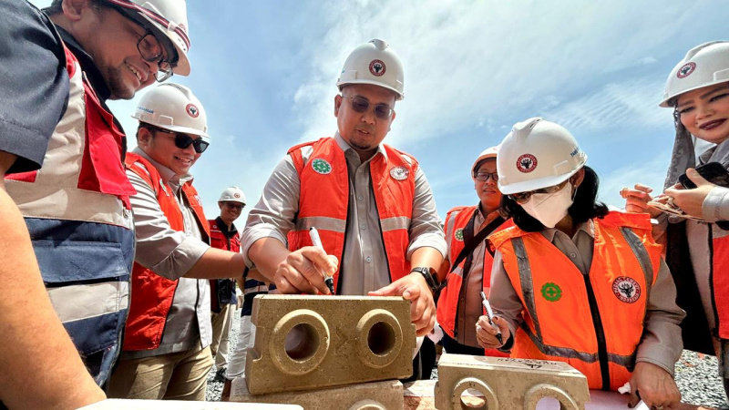 dikunjungi-komisi-vi-dpr,-andre-rosiade-dorong-sepablock-semen-padang-jadi-solusi-huntap-nasional,-bersaing-di-sumut-dan-aceh