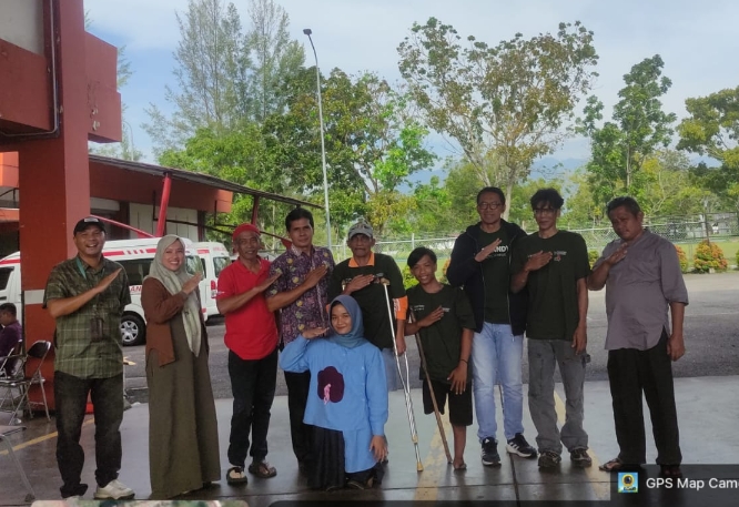 dinas-sosial-kabupaten-agam-fasilitasi-penyerahan-dan-pemasangan-kaki-palsu-bagi-masyarakat