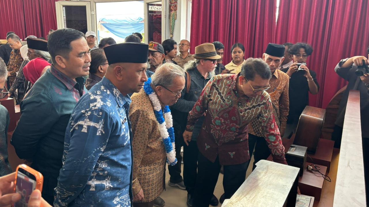 menteri-kebudayaan-resmikan-rumah-puisi-taufiq-ismail-dan-museum-sastra-indonesia-di-aia-angek