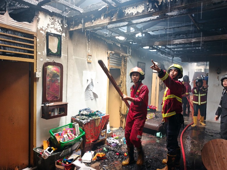 empat-bangunan-di-jati-padang-timur-terbakar,-kerugian-capai-rp500-juta