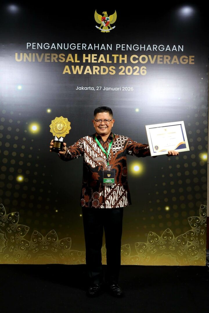 bupati-pasaman-terima-uhc-award-2026,-layanan-kesehatan-gratis-jadi-prioritas