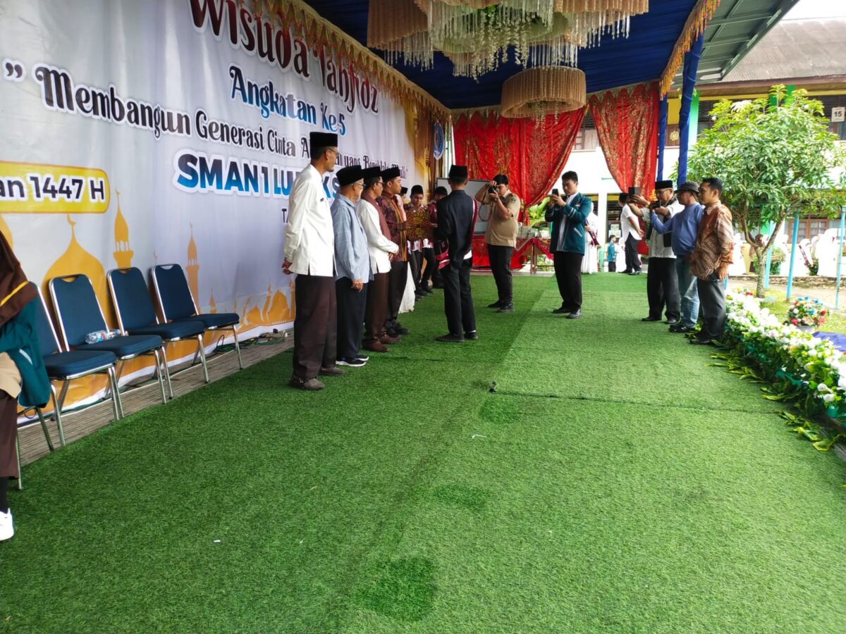 sma-negeri-1-lubuk-sikaping-gelar-wisuda-tahfidz-angkatan-ke-5,-bangun-generasi-cinta-al-qur’an-berakhlak-mulia