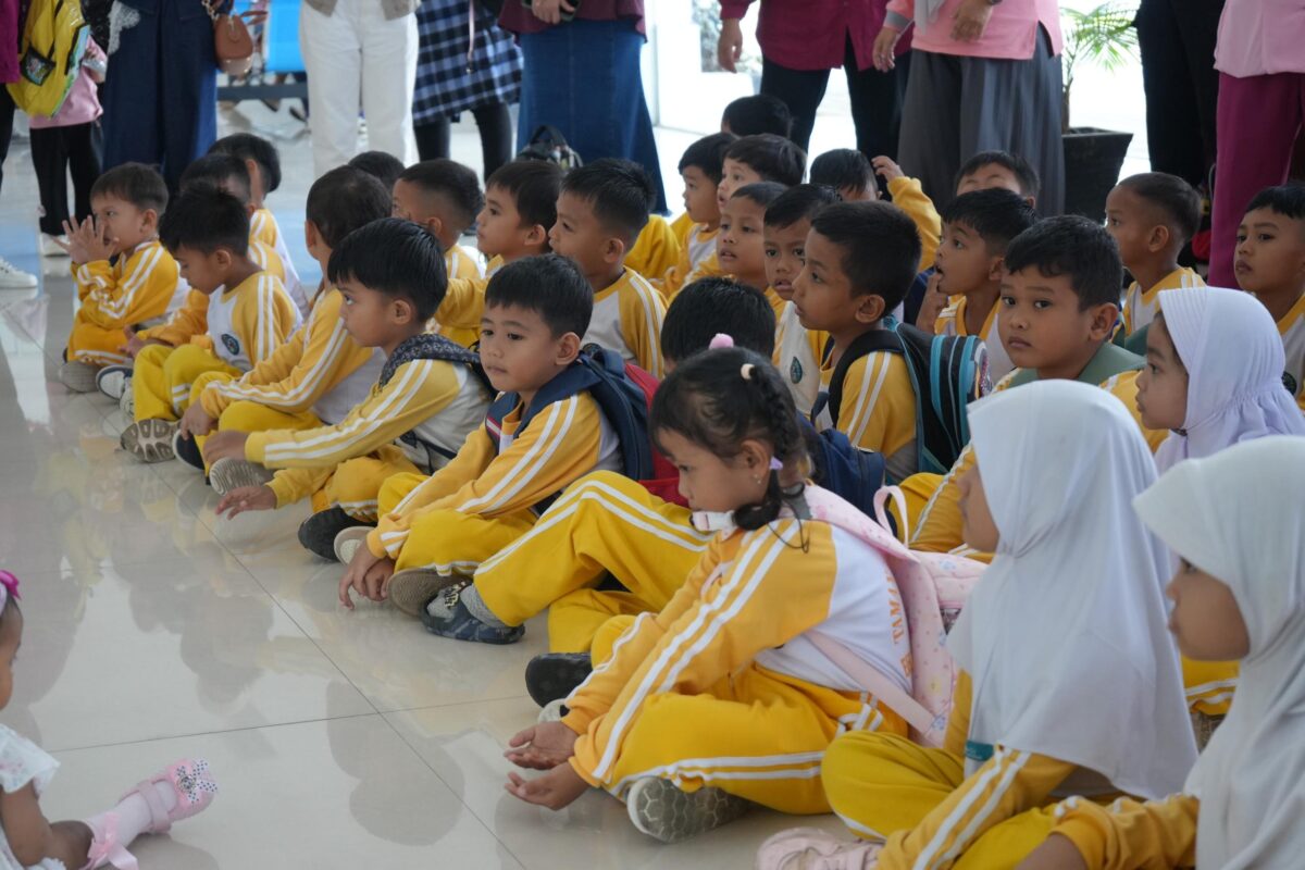 melalui-angkutan-rombongan,-kai-divre-ii-ajak-anak-tk-belajar-transportasi-publik