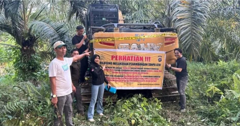 ditreskrimsus-polda-sumbar-segel-4-unit-alat-berat-untuk-aktivitas-tambang-ilegal-di-pasaman-barat