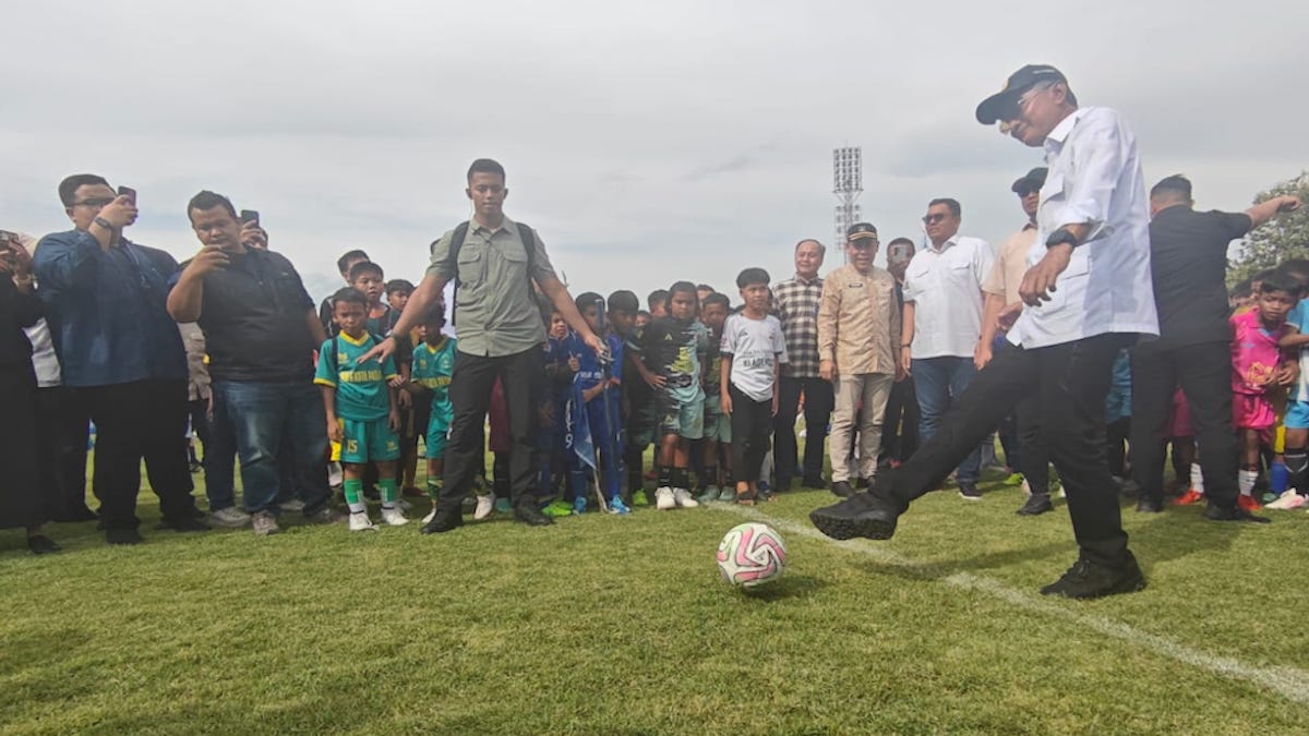 menteri-pu-buka-festival-sepakbola-andre-rosiade-cup-1,-180-tim-ambil-bagian