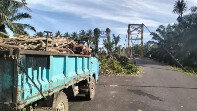 over-tonase-jadi-biang-kerok,-jembatan-gantung-penghubung-pancung-soal–airpura-kembali-rusak