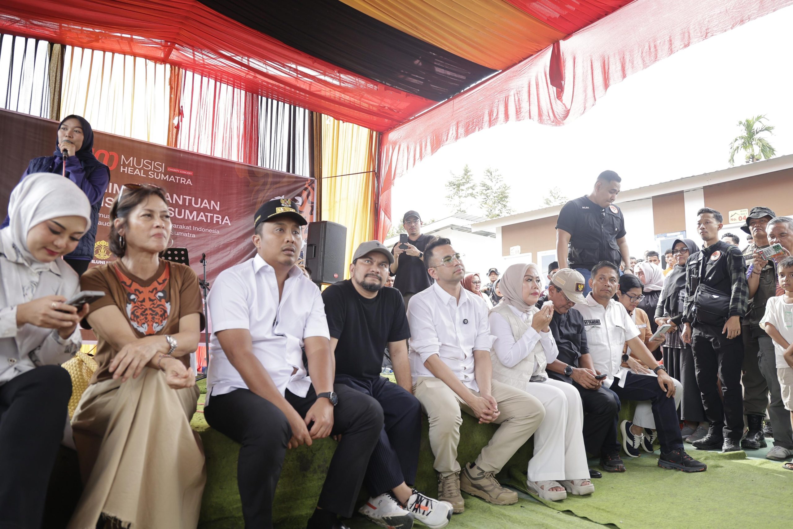 wakil-ketua-dprd-sumbar-evi-yandri-apresiasi-raffi-ahmad-dan-tompi-bantu-warga-terdampak-bencana