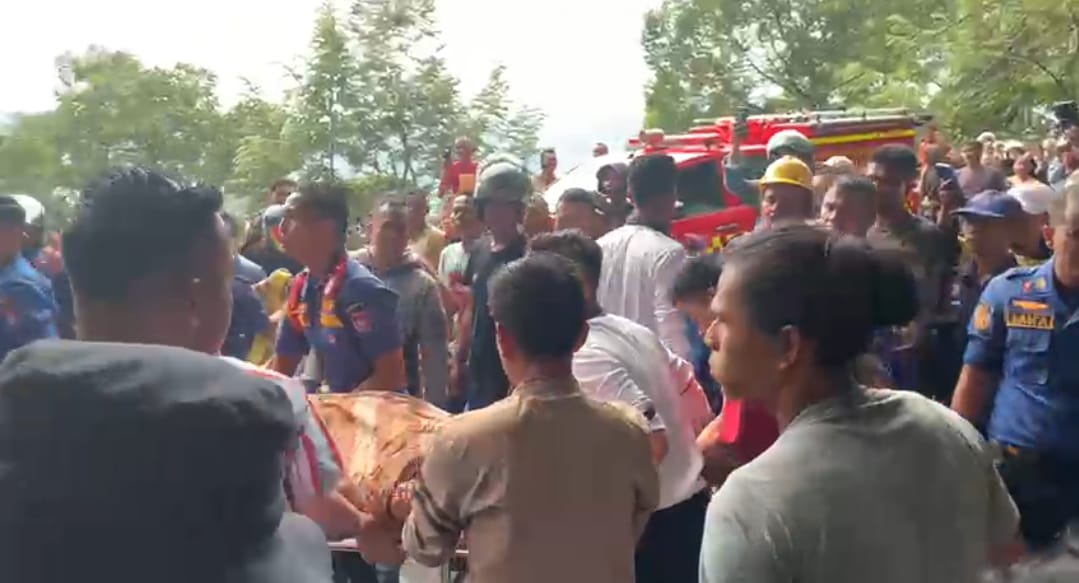 manuver-detik-terakhir-di-jalur-padang–painan,-satu-orang-terjepit-dibawah-kendaraan