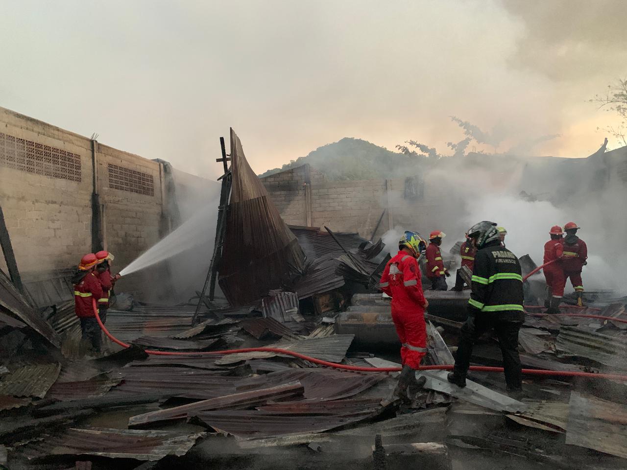 gudang-furniture-di-rawang-terbakar,-kerugian-capai-rp500-juta