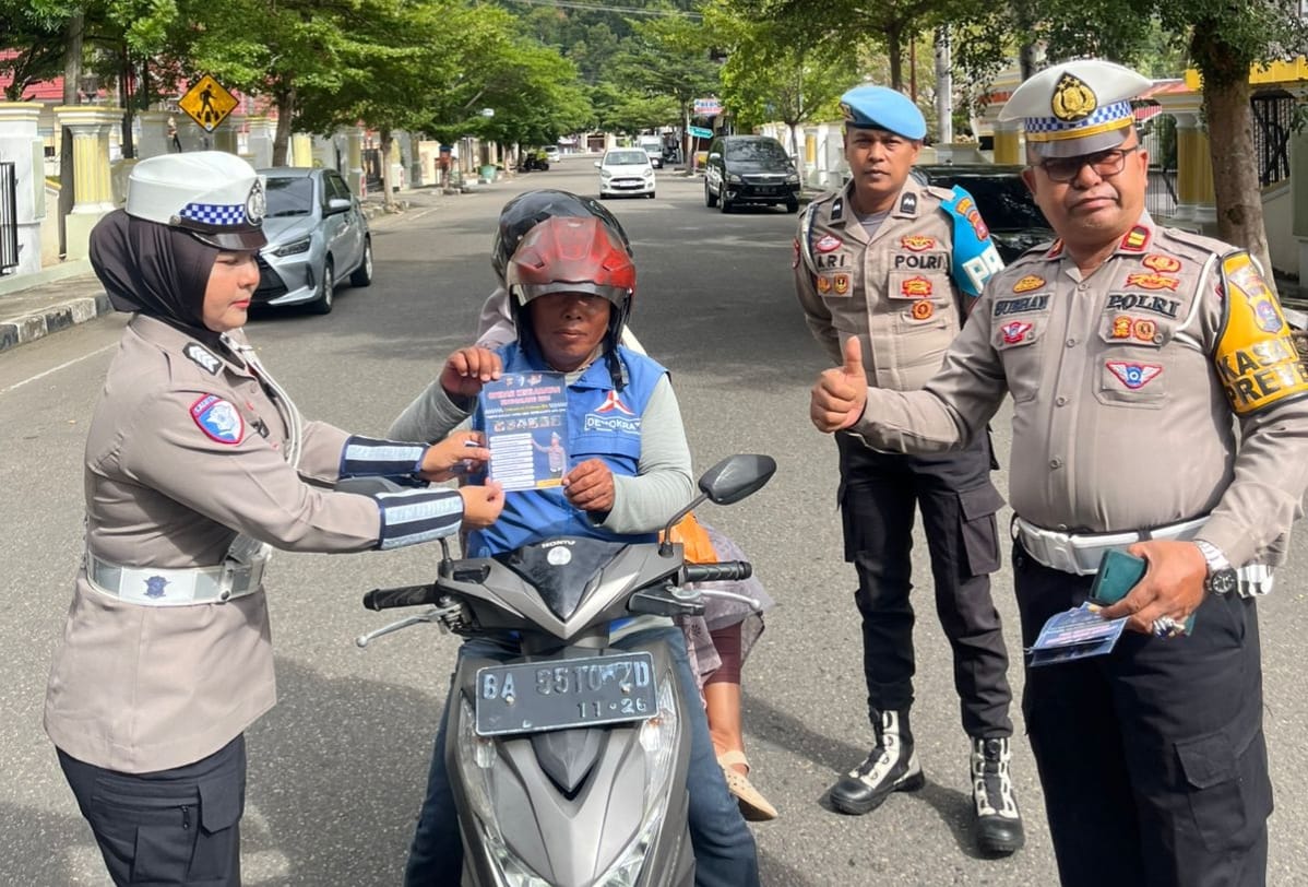 brosur-hingga-teguran-humanis,-warnai-ops-keselamatan-singgalang-2026-di-pesisir-selatan