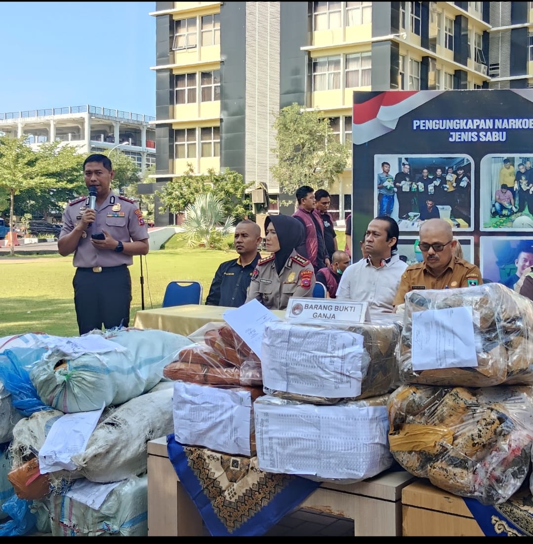 sabu-seberat-hampir-8-kg-diselundupkan-melalui-bim,-empat-orang-kurir-ditangkap