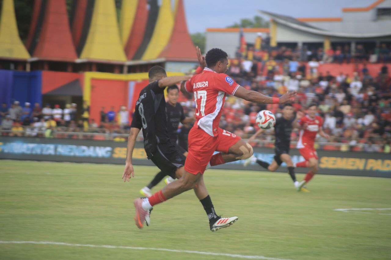 bangkit-atau-kian-tenggelam?-semen-padang-fc-tanpa-ruang-santai-di-kanjuruhan