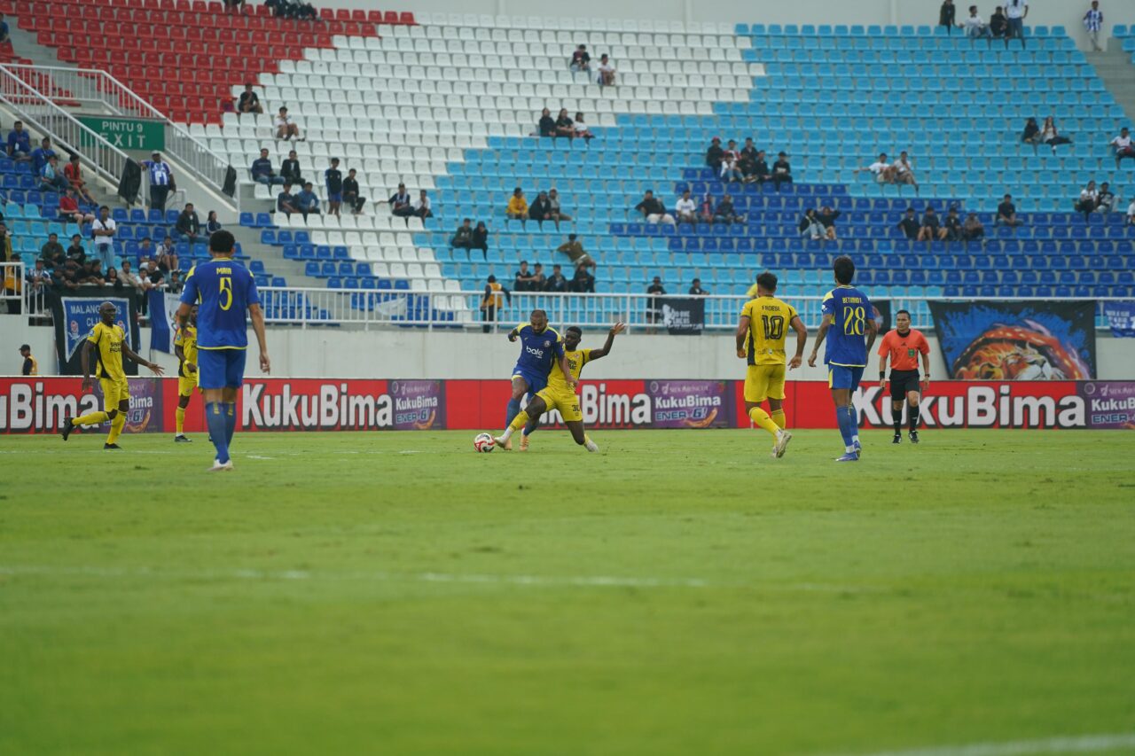 kalah-dari-arema,-dejan-antonic-percaya-semen-padang-fc-selamat-dari-degradasi