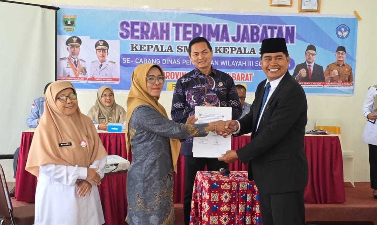 sertijab-9-kepala-sma/smk-di-solok-raya,-plt.kacabdin-tekankan-penguatan-karakter-dan-pesantren-ramadhan