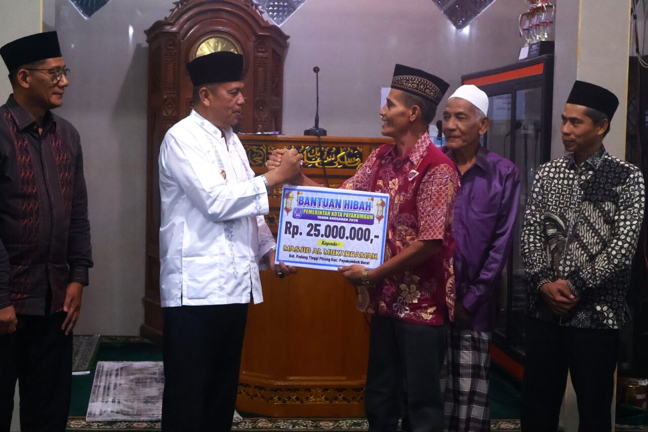 wawako-elzadaswarman-pimpin-tim-ii-safari-ramadan-ke-masjid-al-mukarramah,-masyarakat-jaga-kebersihan