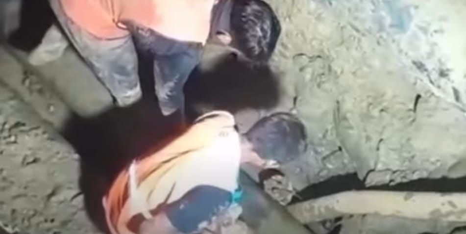 pipa-utama-dn-300-pvc-alami-kebocoran,-derasnya-hujan-perlambat-upaya-perbaikan