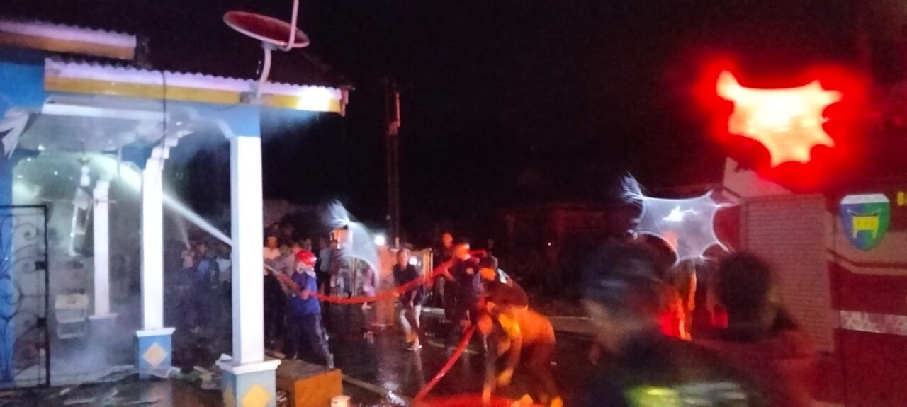 kebakaran-dini-hari-di-talang-balarik-tapan,-empat-rumah-terdampak,-kerugian-capai-rp150-juta