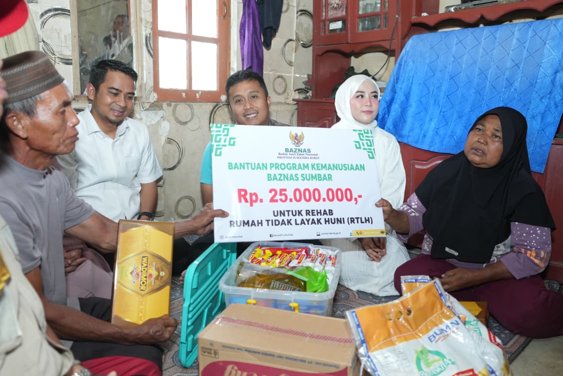 wagub-vasko-salurkan-bantuan-rp25-juta-untuk-bedah-rumah-warga-akurang-mampu-di-solok