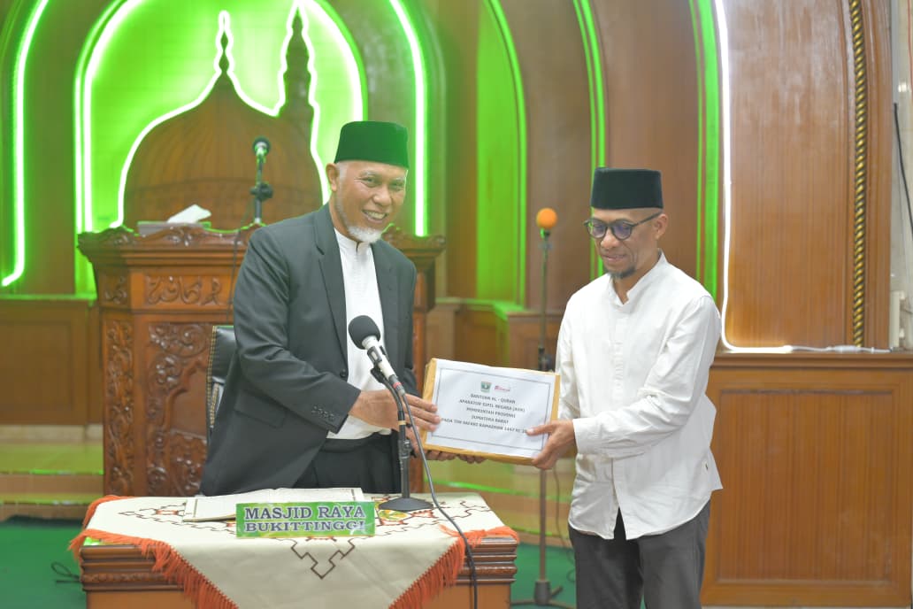 subuh-mubarakah-di-bukittinggi,-gubernur-mahyeldi:-puasa-mengajarkan-kepedulian-dan-kebersamaan