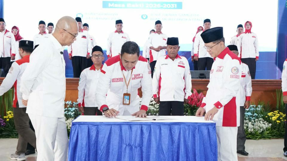 gema-sholawat-ribuan-anggota-bpd-jatim-saat-sambut-prof-reda,-perkuat-sinergi-jaga-desa-untuk-indonesia-berdaulat