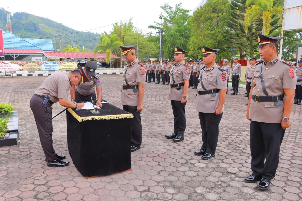 kapolres-pessel-pimpin-sertijab,-tegaskan-komitmen-polri-presisi-dan-penguatan-kinerja