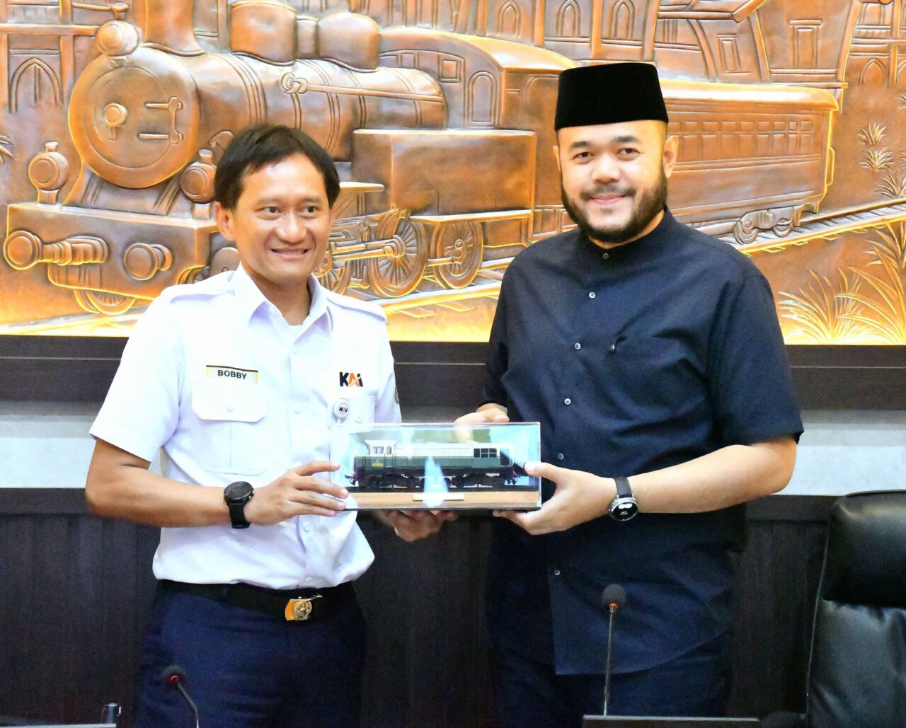 kembangkan-infrastruktur-padang,-fadly-amran-sampaikan-aspirasi-ke-pt-kai