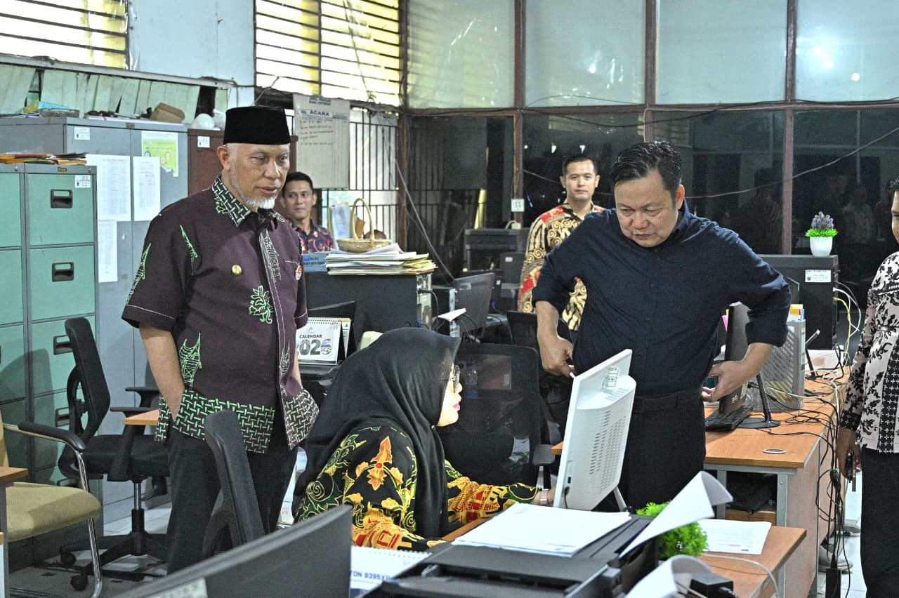 sidak-ramadan,-gubernur-mahyeldi-pastikan-disiplin-asn