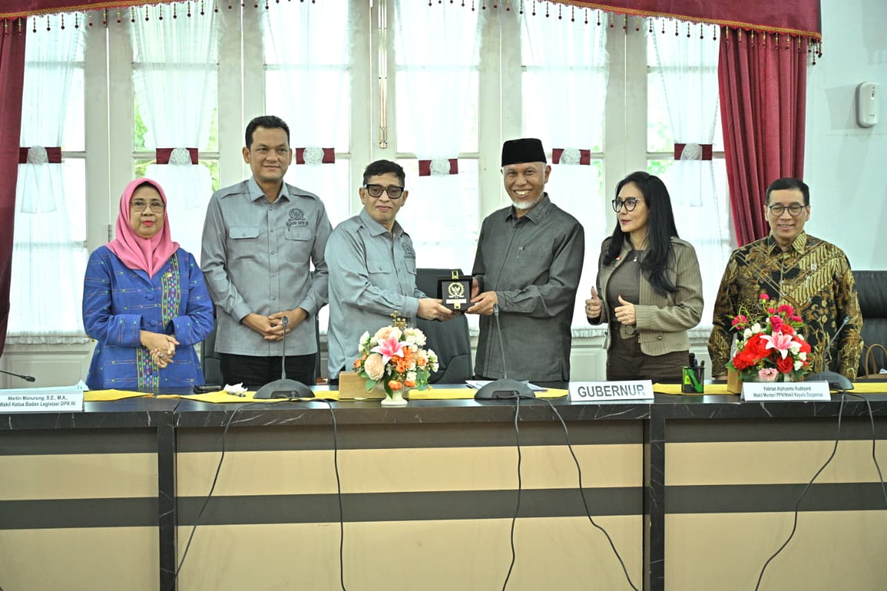 kunker-komisi-i-dpr,-gubernur-mahyeldi:-percepatan-rehab-pascabencana-sumbar-butuh-rp21,4-triliun-dari-pusat