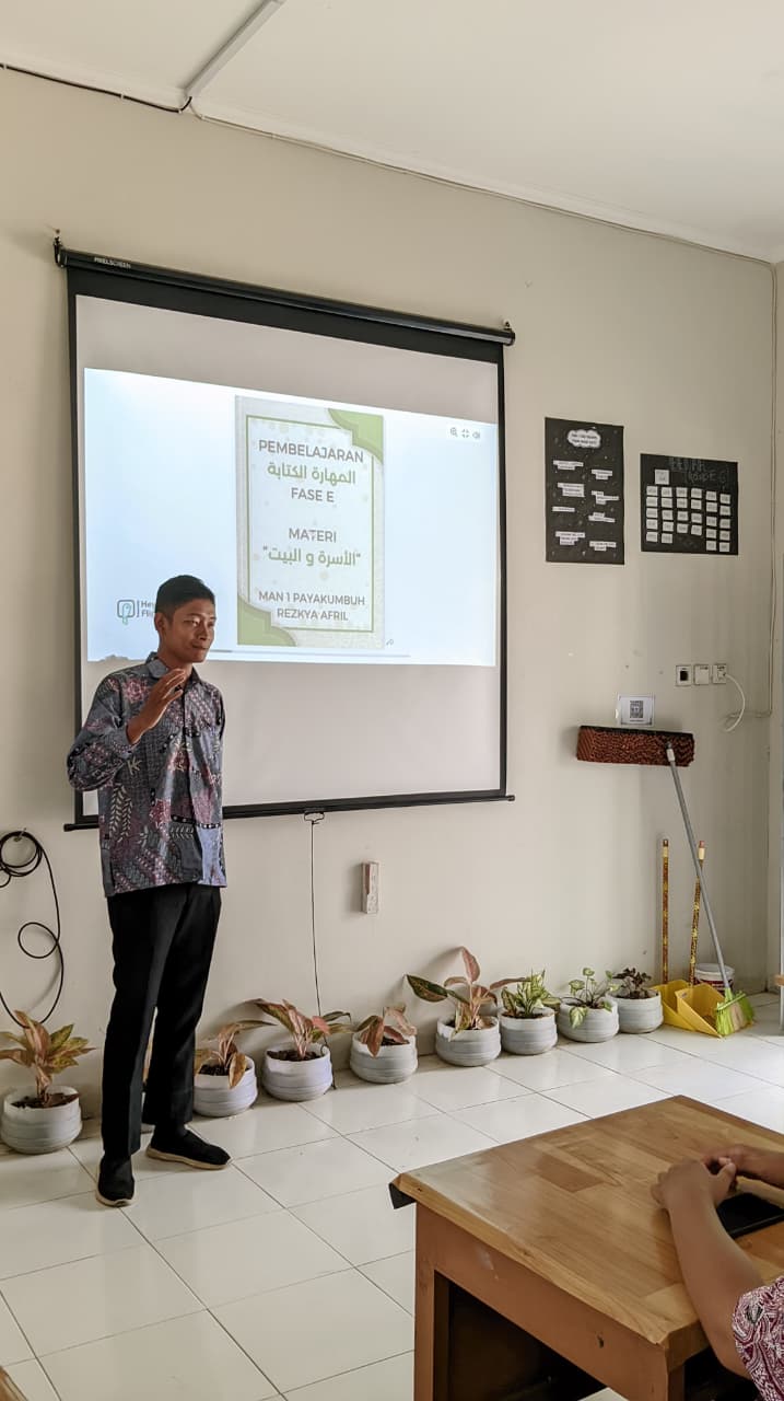 afril-dan-perjalanan-berkarya-di-dunia-desain-dan-menulis