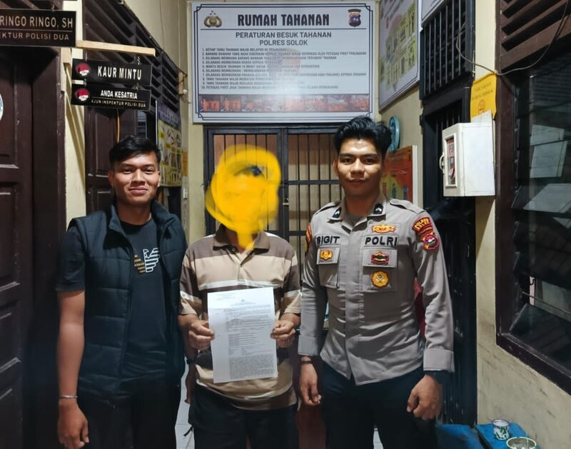 digerebek-di-pinggir-jalan,-pengedar-sabu-di-solok-diciduk-bersama-19-paket-siap-edar