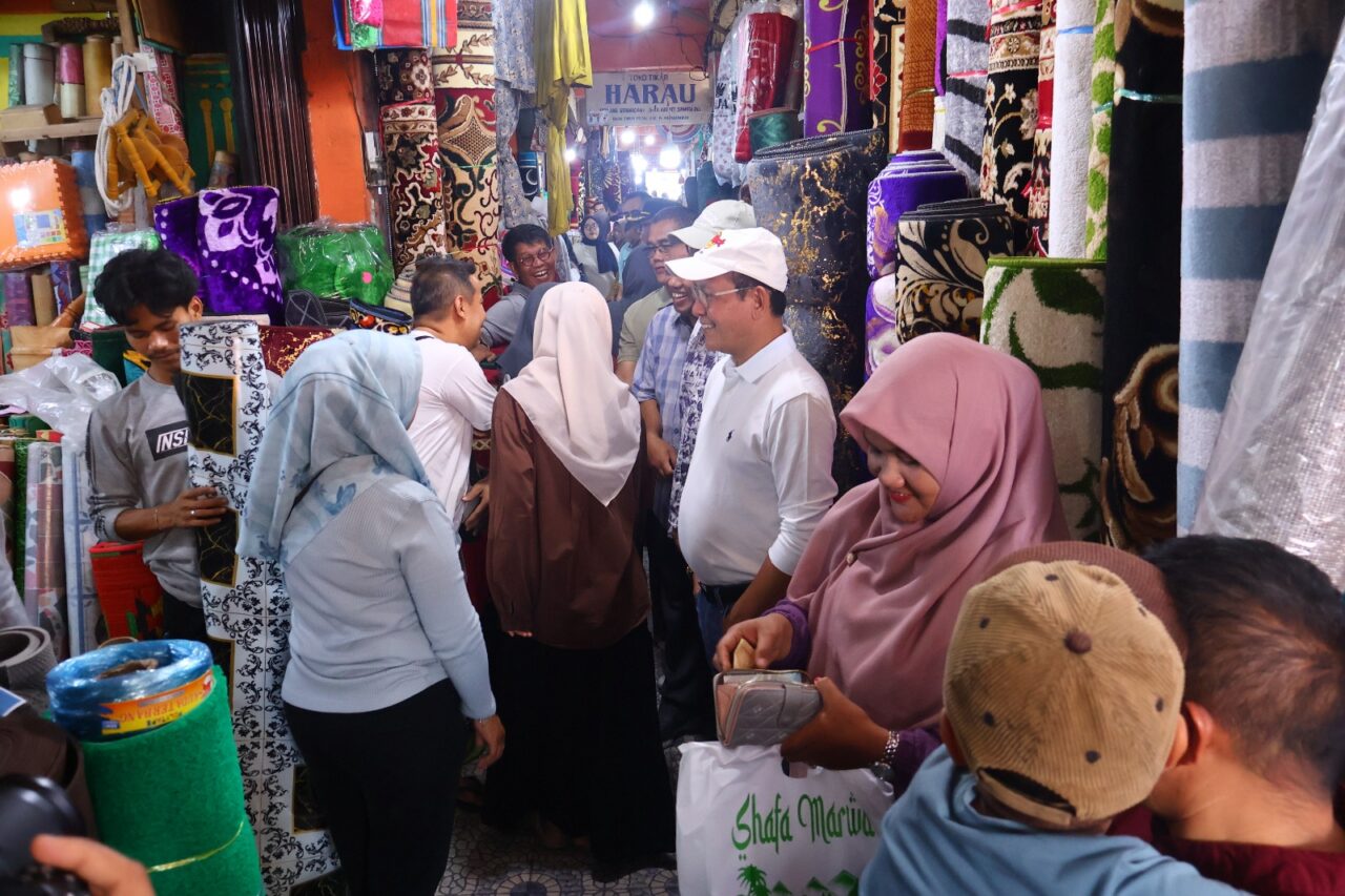jelang-lebaran,-aktivitas-pasar-payakumbuh-meningkat