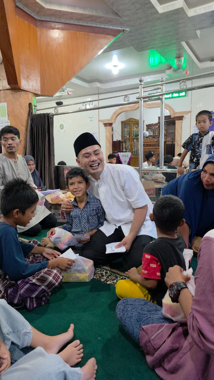 di-antara-senyum-yatim,-prima-maifirson-hadirkan-hangatnya-kepedulian