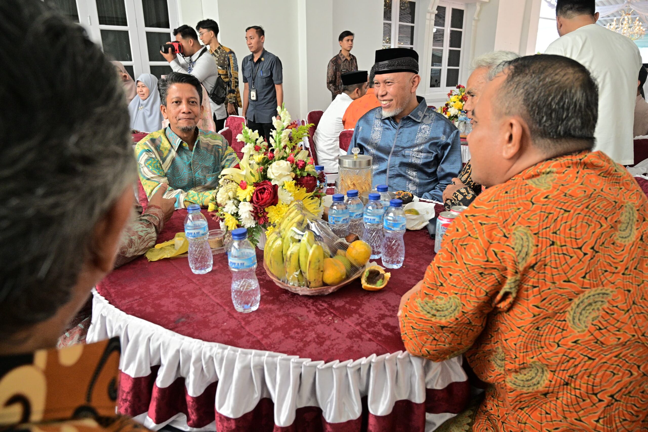 open-house-hari-kedua-idul-fitri,-gubernur-mahyeldi-silaturahmi-bersama-kepala-daerah-se-sumbar