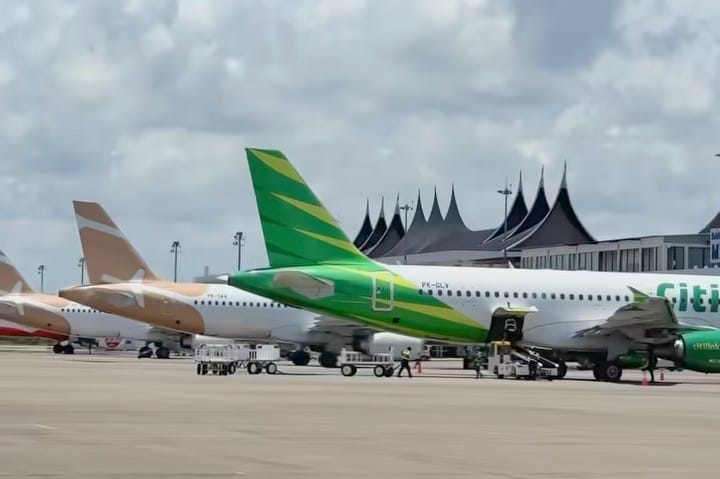 padat!-seharian-33-pesawat-mendarat-di-bandara-internasional-minangkabau
