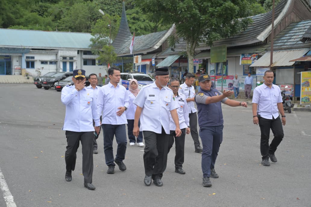 pastikan-pelayanan-optimal,-gubernur-mahyeldi-tinjau-posko-lebaran-dan-terminal