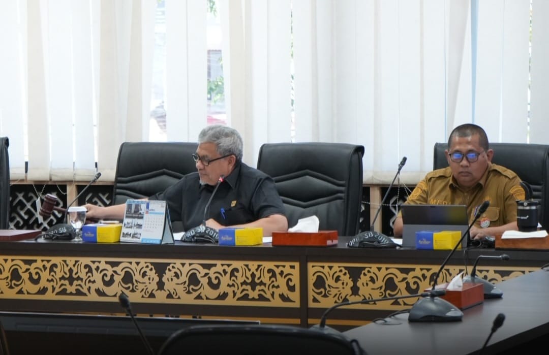 ketua-dprd-sumbar-pimpin-rapat-bamus-bahas-agend