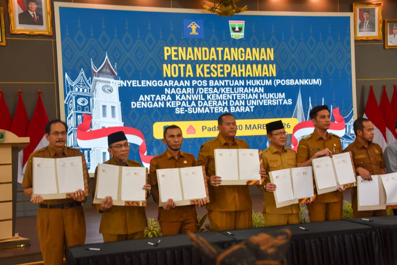 bentuk-posbakum,-wako-fadly-amran-terima-penghargaan-dari-menkum-ham-ri